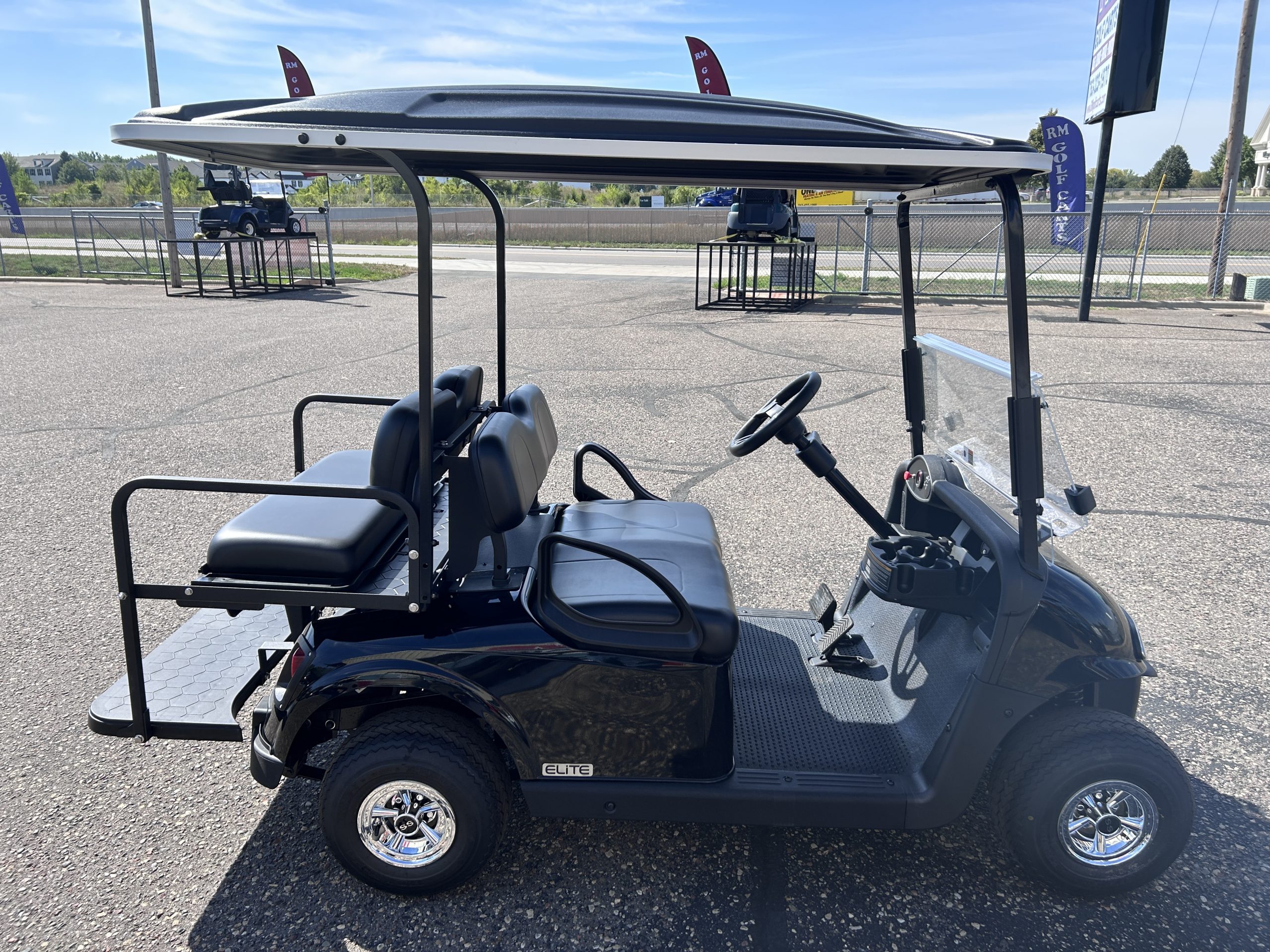 2021 EZGO RXV photo 4