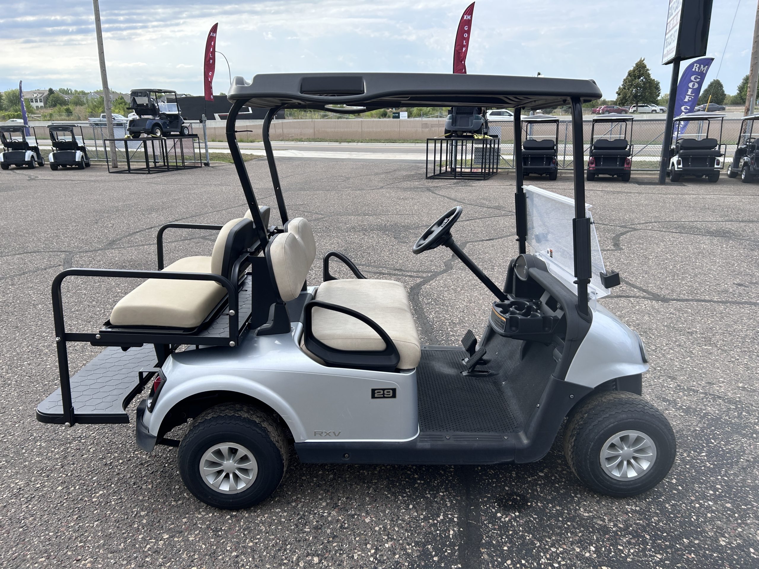 2021 EZGO RXV photo 4