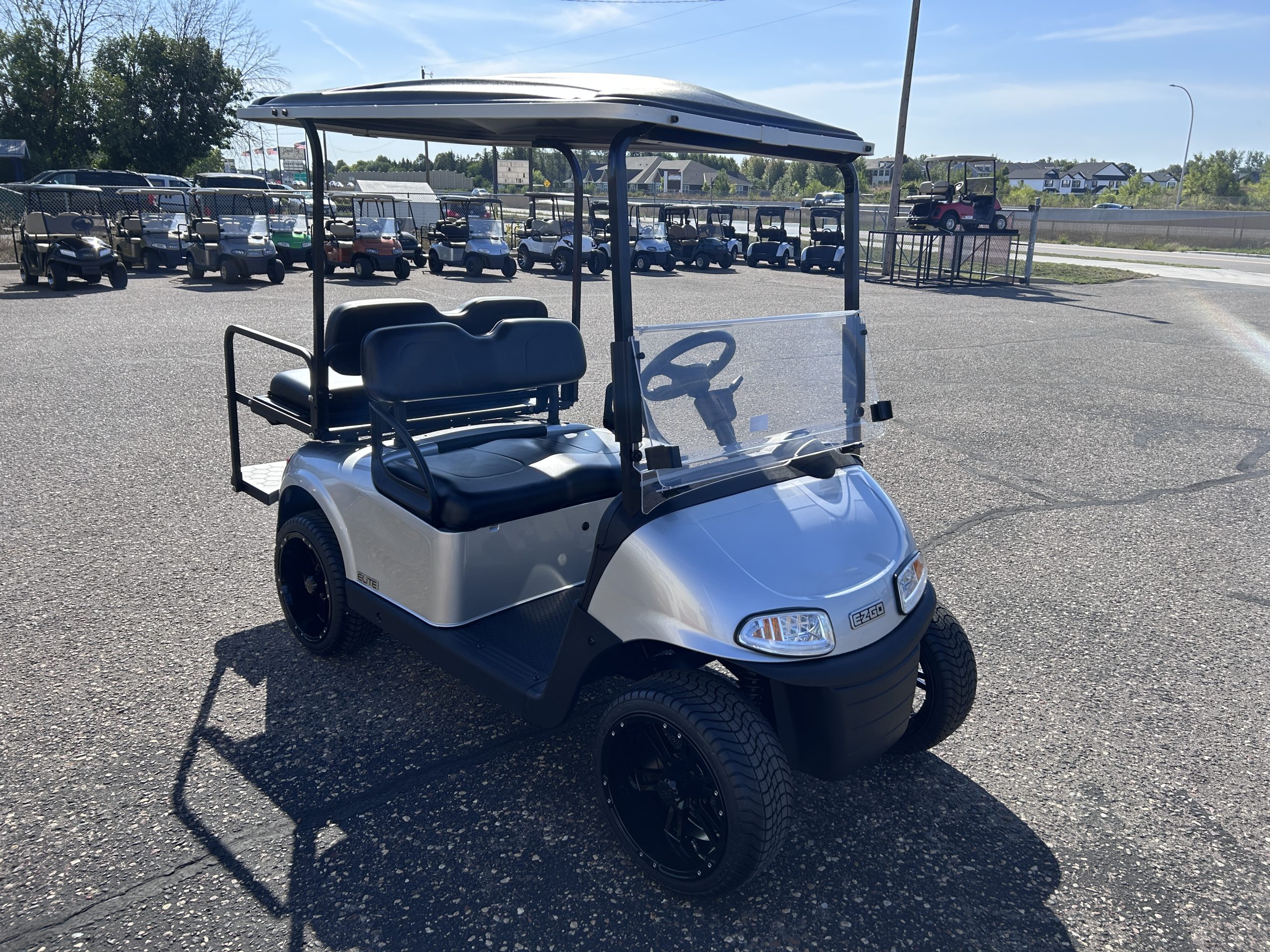 2021 EZGO RXV photo 3