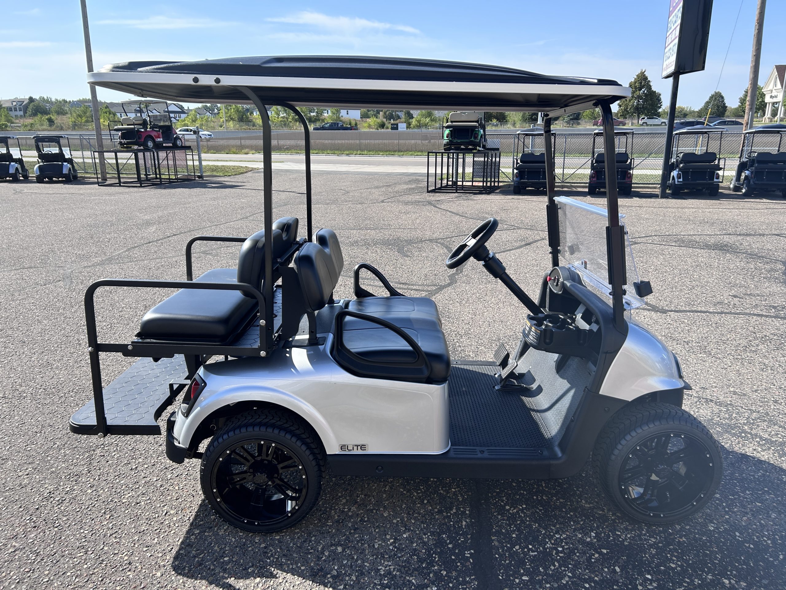 2021 EZGO RXV photo 4
