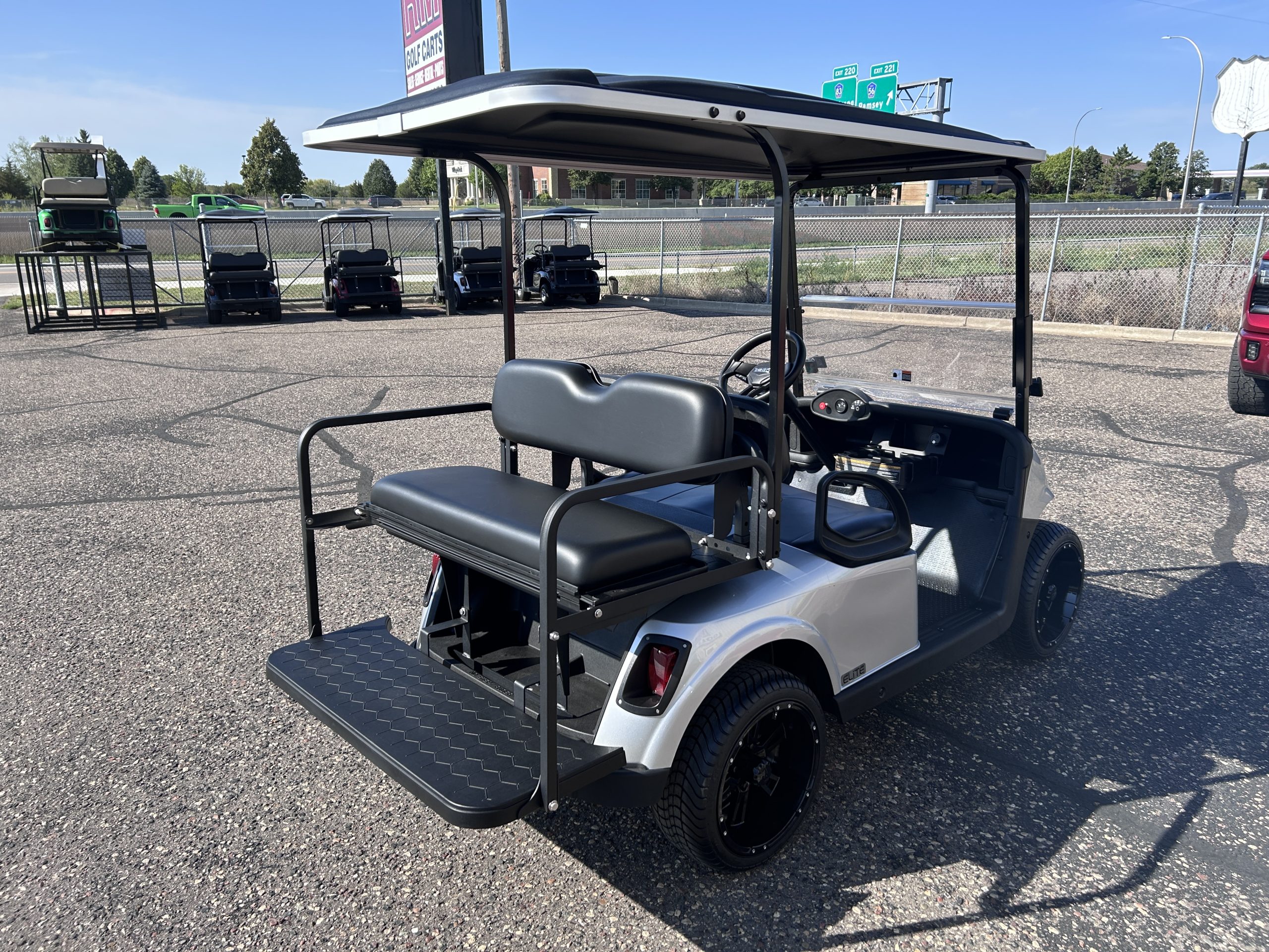 2021 EZGO RXV photo 5